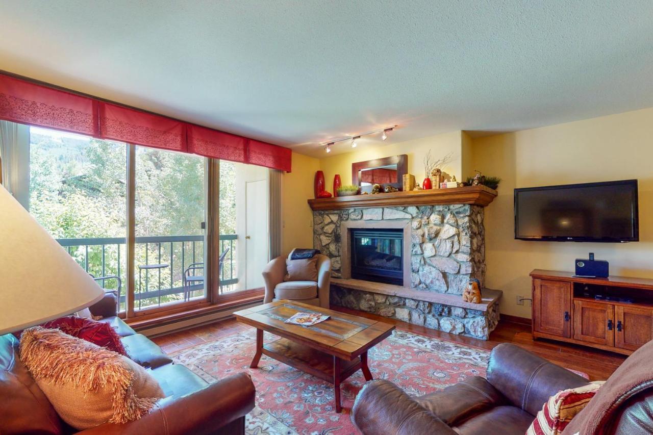 Borders Lodge By East West Hospitality Beaver Creek Exteriör bild