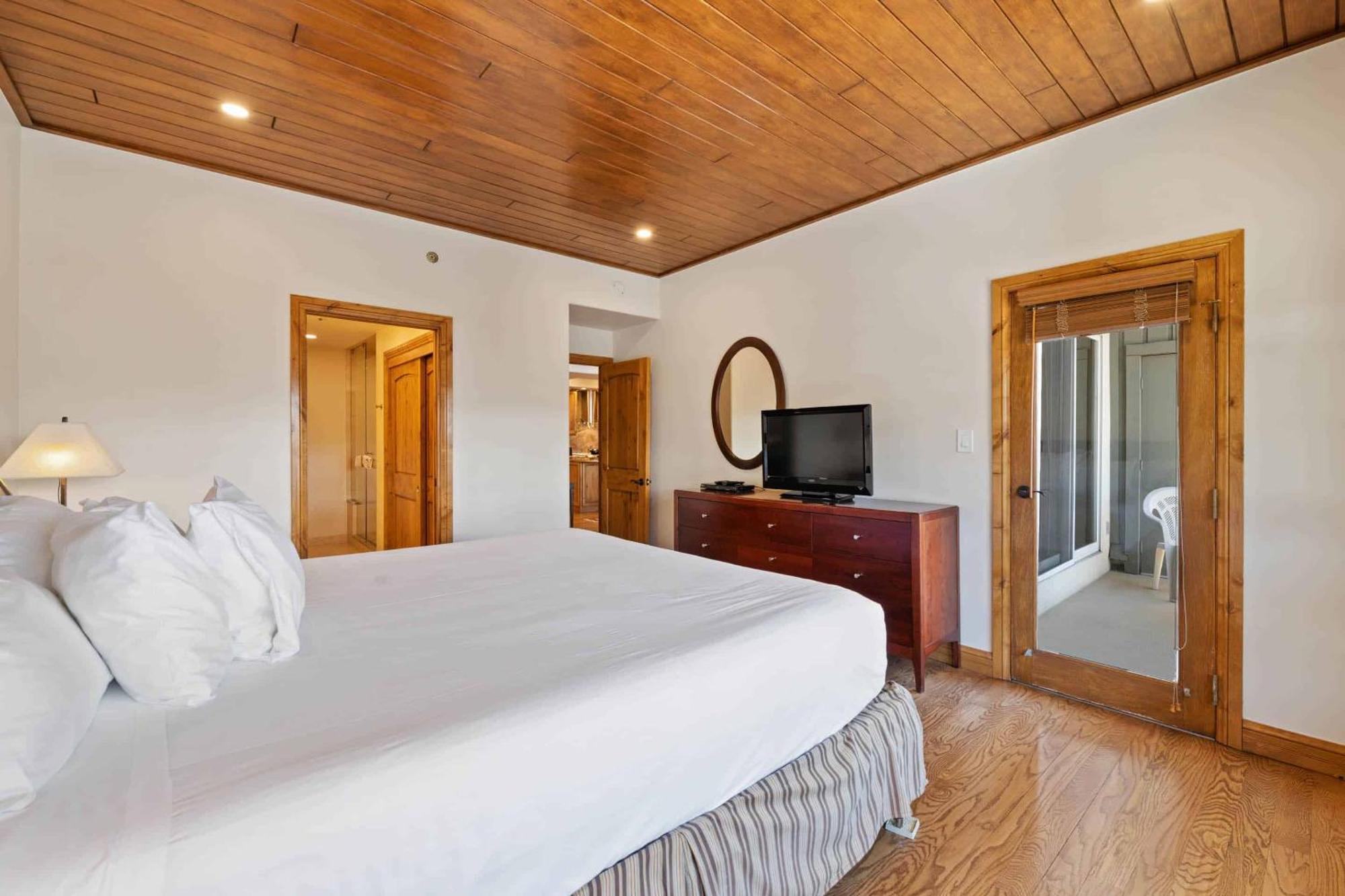 Borders Lodge By East West Hospitality Beaver Creek Exteriör bild