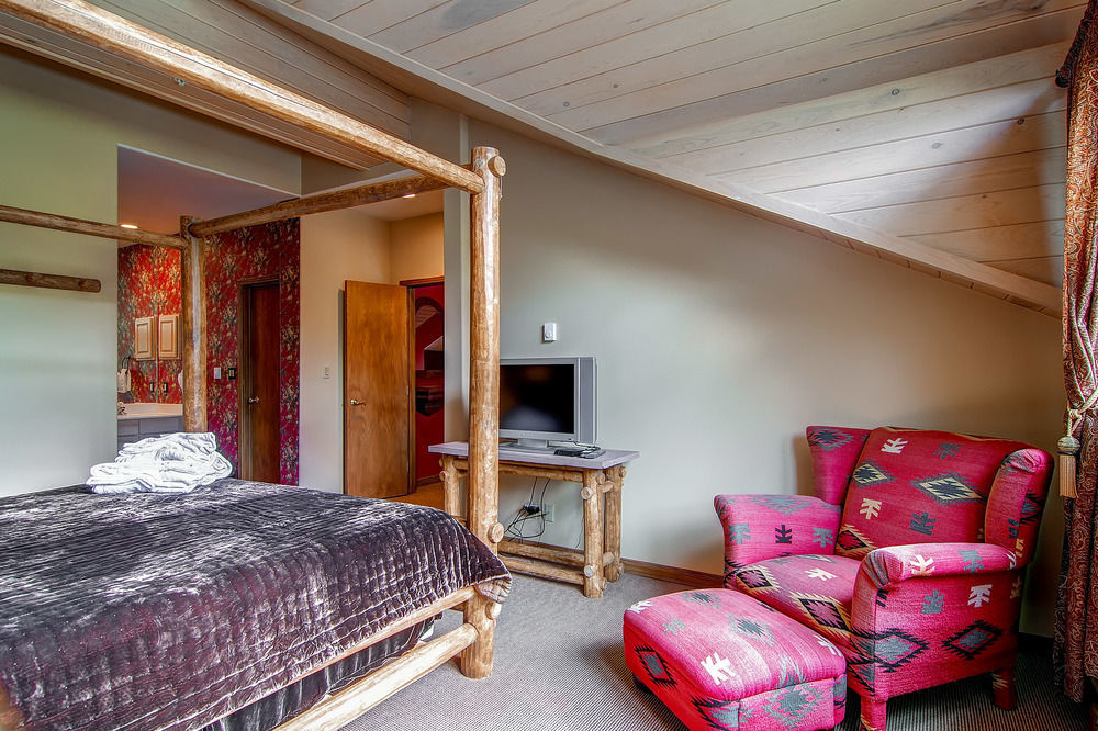 Borders Lodge By East West Hospitality Beaver Creek Exteriör bild