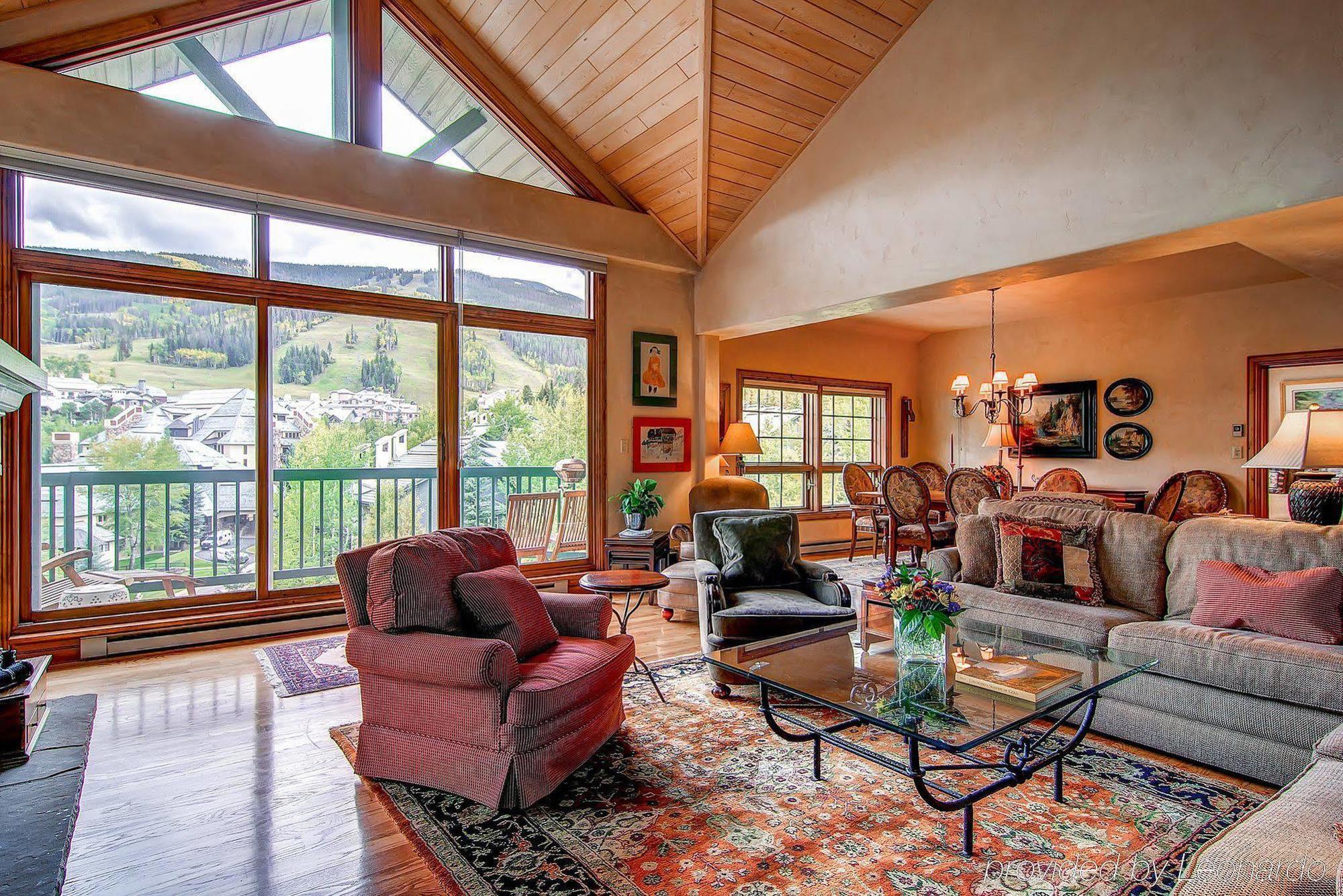 Borders Lodge By East West Hospitality Beaver Creek Exteriör bild