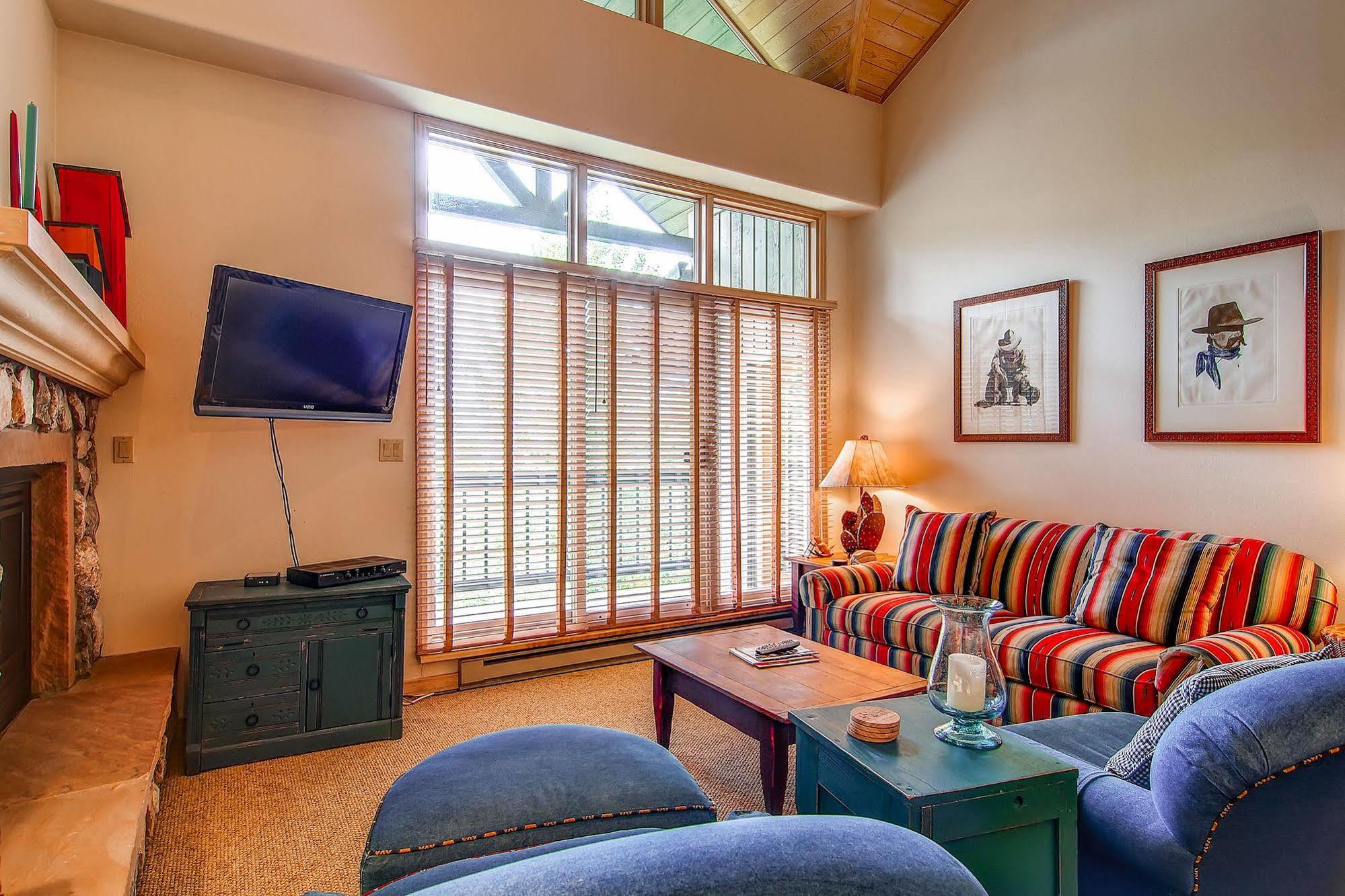 Borders Lodge By East West Hospitality Beaver Creek Exteriör bild