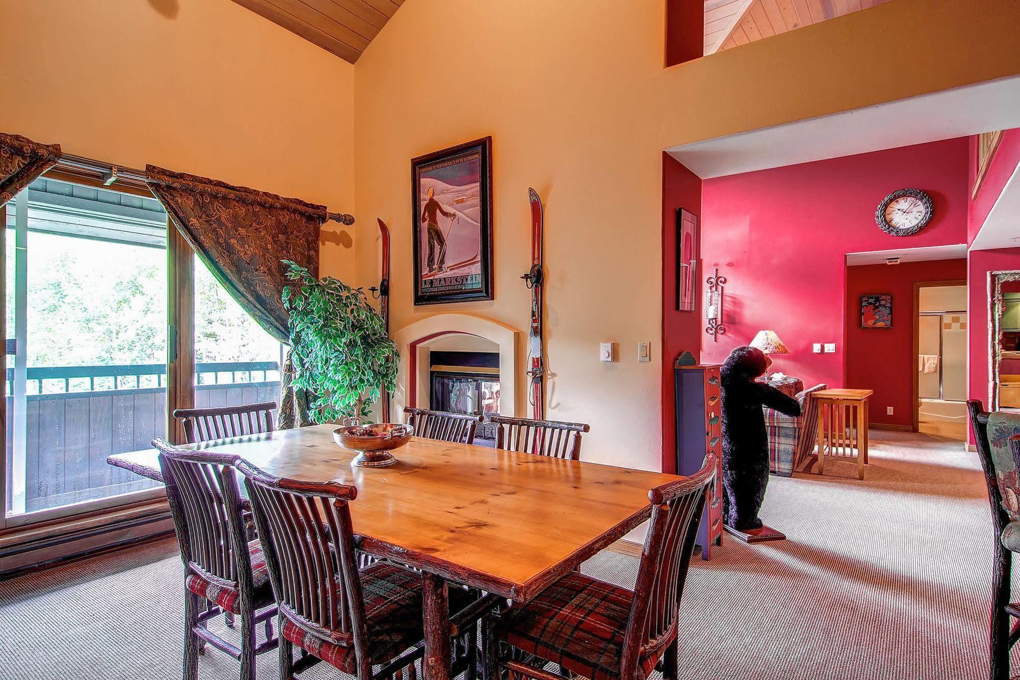 Borders Lodge By East West Hospitality Beaver Creek Exteriör bild